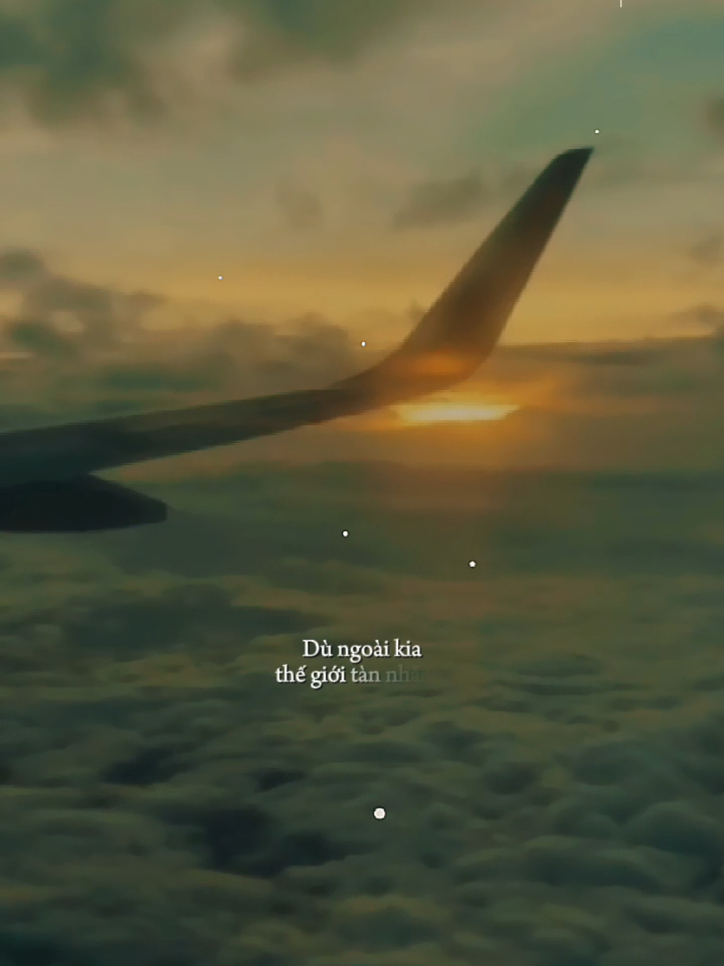 Này em ơi chớ khóc một mình, đớn đau một mình, tủi thân một mình...