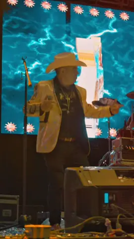 A sacudir el esqueleto que ya es viernes ¡Y Ánimo Compaas! ❤️☀️ #LaHistoriaMusicalDeMexico #animocompas #moviditas 