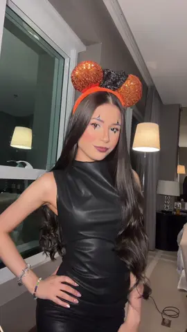 Ysteweeennnn 1/2 🖤 quero todo mundo de fantasia na live hoje 😽 #halloweenlook #ystefani 