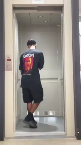 .😶‍🌫️ohhww... .#couple #trend #elevator #fyp  .@Simony Morato 