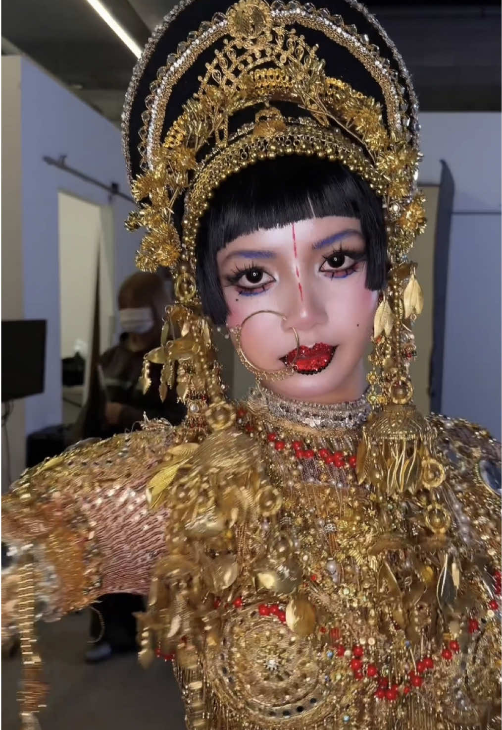 Turning into the Golden Woman ✨ LISA Halloween 2025 // Jibaro from Love, Death & Robots 