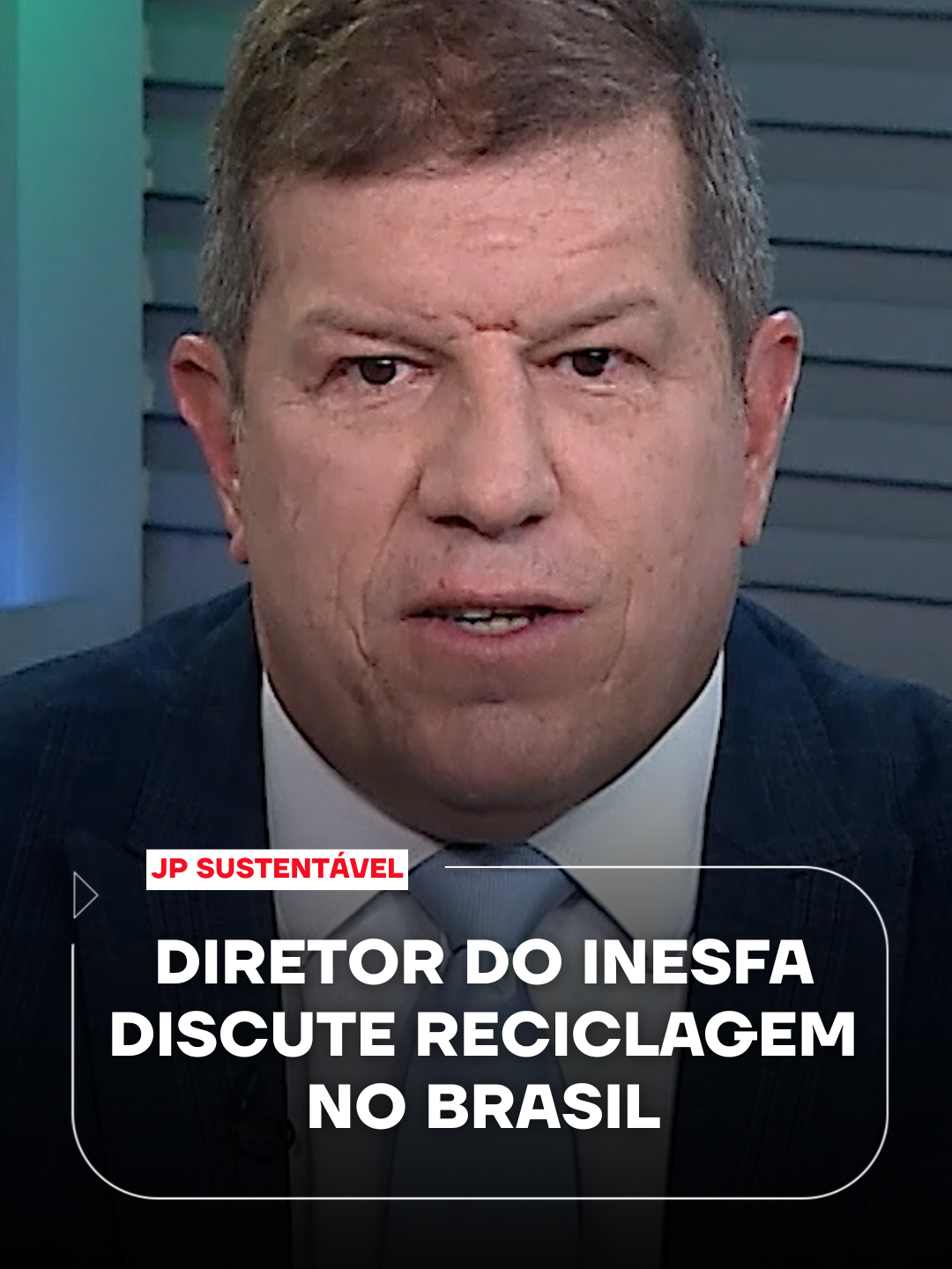 No JP Sustentável, Patrícia Costa conversou com Roger Amarante, diretor de Relações Internacionais do Instituto Nacional da Reciclagem (INESFA), sobre os principais desafios do setor de reciclagem no Brasil — entre eles, a falta de educação ambiental, políticas públicas eficazes e logística de coleta adequada. Amarante destacou que a responsabilidade pela reciclagem é compartilhada entre governo, população e agentes da cadeia produtiva. Segundo ele, o valor econômico dos materiais recicláveis é um dos fatores que determinam o interesse na coleta: produtos com baixo valor de mercado acabam fora do ciclo de reciclagem. O diretor reforçou ainda a necessidade de políticas públicas mais estruturadas e educação ambiental contínua, para garantir que o descarte e a destinação final dos resíduos sejam feitos de forma correta e sustentável. ▶️ Assista ao #JPSustentável na íntegra no canal da Jovem Pan News no YouTube. 📺 Confira na JP News e Panflix 📌 Siga o nosso perfil @jovempannews #Sustentabilidade #Reciclagem #MeioAmbiente #INESFA #JovemPanNews
