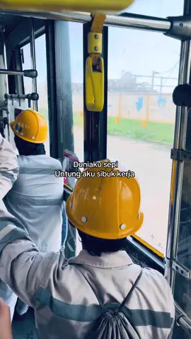 Menutupi kesepian dengan sibuk bekerja setiap hari😁#katakata #storykuli #kulipabrik #story #fyp 