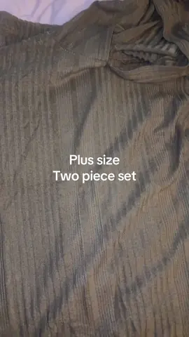 This two piece set goes up to a size 7xl 