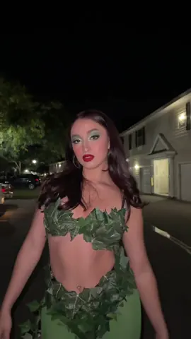 poison is out on the town 🤭 #poisonivy #halloween #halloweencostume #poisonivycostume #halloweenlook 