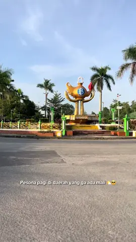 Keliling kota Sintang di pagi hari pas lagi cerah-cerahnya, walaupun disini ga ada mall tapi rasanya damai aja gitu 😇😁🙏🏽 Nanti akan aku pelajari lagi, tempat indah yang belum pernah aku kunjungi di kota Sintang 🤗 #sintang #sintangkalbar #fyp #sintanginformasi #fypシ゚ #kalbar #kalimantanbarat 