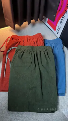 Celana corduroy cowok bahan tebal cakep polll😎. #celana #celanapendek #celanapendekcowok #celanapendekpria #celanacorduroy 