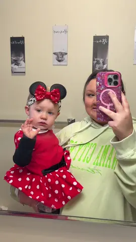 Pashlee as Minnie Mouse for trick or treat!❤️🍬🎃 #minniemouse #trickortreat #halloween #pashlee #costume 