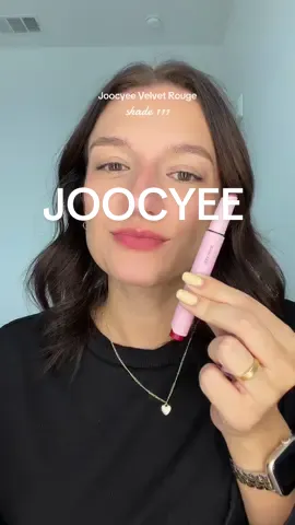 using shade 111 Leather Pink💄this lipstick has a velvety soft texture and won’t smudge #lipstick #velvetlipstick #makeup #lipsticktutorial #joocyee @JOOCYEE US 