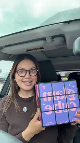 abrindo o calendário da @Benefit Cosmetics 🤍 #calendariobenefit #adventcalendar #benefit #vidanoseua 