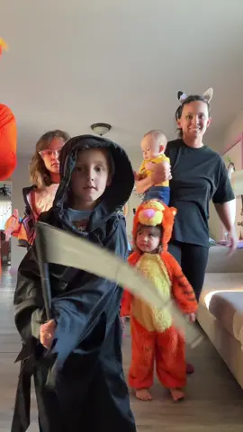 Kids getting ready for trick or treating. :) we love traditional door to door & it's great to see so many out! Lmk what you guys dressed up as  #trickortreat #halloweencostume #momcontent #momof6 #bigfamily 