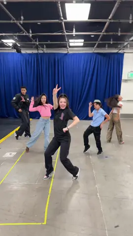 FANGFOOT STOMP🗣️🔥 @Faith Hedley @Kenzi Richardson @Jiwon Lee @Disney DC| @Mike Song 마이크 송  #fyp #fy #disney #dance #halloween 