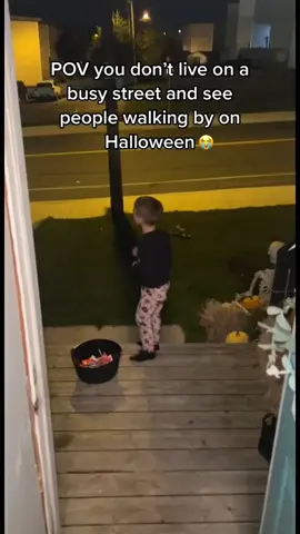 Need more trick or treaters 😕 @VivaLaFood (via:NormaJean709/ig) #halloween 