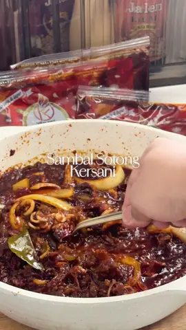 Sambal sotong malas yang memudahkan kerja semua orang 🤩 #kersani #wajibfyp #sedap #sambalserbaguna #memasaksimple 