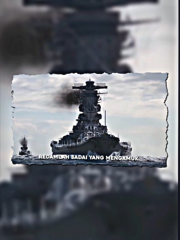 HBD For IJN Musashi 🥳🥳 IJN Musashi adalah kapal tempur milik Angkatan Laut Kekaisaran Jepang pada masa Perang Dunia II. Kapal ini termasuk dalam kelas Yamato, yaitu kelas kapal tempur terbesar dan terberat yang pernah dibuat di sejarah dunia. Musashi diluncurkan pada 1 November 1940 dan mulai bertugas pada 5 Agustus 1942. Kapal ini memiliki panjang sekitar 263 meter dengan bobot penuh mencapai 72.800 ton. Persenjataan utamanya terdiri dari 9 meriam raksasa kaliber 460mm, yang merupakan meriam terbesar yang pernah dipasang di kapal perang mana pun. Musashi dirancang untuk menjadi kapal tempur terkuat di dunia, mampu menghadapi kapal perang mana pun milik Amerika Serikat. Namun, keunggulan tersebut tidak mampu menandingi kekuatan udara yang semakin dominan dalam peperangan modern. Pada 24 Oktober 1944, dalam Pertempuran Teluk Leyte, Musashi diserang oleh pesawat-pesawat pembom dari kapal induk Amerika. Kapal ini menerima lebih dari 20 torpedo dan 17 bom sebelum akhirnya tenggelam di Laut Sibuyan. Dari sekitar 2.399 awak kapal, lebih dari 1.000 orang tewas. #ijnmusashi #imperialjapanesenavy #militaryedit #shiinzjavelin #masukberanda 