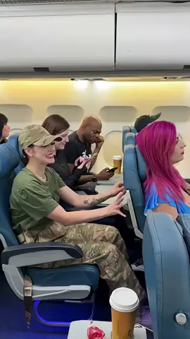 The soldier was surprised when he came home.#comehome#comebackhome#soldiercominghome #foryouage 