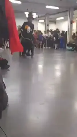 Meu mano JC ajudando na performance do cadeirante fantasma (vulgo eu) 🙏🛐 #vaiprofyinferno👺🔪 #mulherdepreso🔓🕊👫💍 #kanyewest #cosplay #jesuscristo 