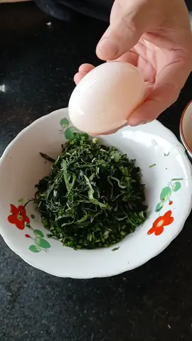 Bố mình bị  dạ dày trào ngược họng lúc nào cũng có đờm ở cổ cứ mắc mắc khó chịu, ngứa ho dai dẳng ,khạc nhổ đờm liên tục, mãi k khỏi hần lại còn bị nặng hơn, hay bị sốt rất khó chịu. Đã đi khám viện TW và dùng kháng sinh liên tục vẫn k khỏi. Tình cờ dc cô bạn người dân tộc tày giới thiệu cho bài th.uốc gia truyền dùng 1 thời gian bố mình đã khỏi. Thay đổi thời tiết liên tục mà bố mình chưa hê bị tái lại. Nhà mình có ai hay người thân bị dấu hiệu của trào ngc dạ dày khiến Họng lúc nào cũng có đờm ở cổ cứ vướng mắc khó chịu ,muốn khạc nhổ,ợ hơi ,tức ngực khó thở,buồn nôn khi đánh răng . Mình đã chỉ cho nhé 10 người thì cả 10 đều khỏi Mình chỉ mách cho ai cân thôi nhé #xuhuong #xuhuongtiktok 