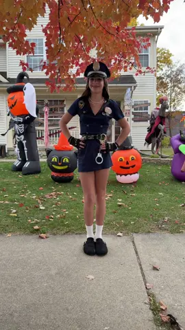 #fypシ #happyhalloween #trickortreat 🎃👮🏼‍♀️