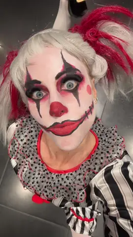 Happy Halloween! 🤡#clownmakeup #makeuptransition #halloweenmakeup 