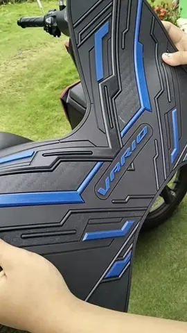 Karpet Motor Honda Vario 125/150 Tahun 2015-2025 bissmillahirrohmanirrahim di jual karpet motor VARIO untuk tahun 2015-2025 pemasangan tingal tempel aja bahan karet tebal 6 mm  empuk dan anti slip design lebih elegan brand motopad27 versi 2 KELUARAN TERBARU tersedia varian warna HITAM KUNIG PUTIH BIRU MERAH GREY barang 100% baru terima kasih selamat berbelanja #fyp #accesoriesmotor #viraltiktok #karpetvario #gratisongkir 
