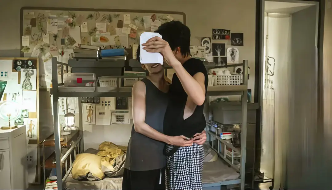 Ai rồi cũng sẽ gặp một người khiến “nguyên tắc không rung động” của mình sụp đổ. 💫 Không cần quá nhiều lý do, chỉ cần là người ấy, mọi điều bỗng trở nên đúng đắn. Giữa thế giới bao la, mình đã tìm thấy ngoại lệ của riêng mình. ☀️ Người mà chỉ cần họ mỉm cười, cả thế giới như chậm lại một nhịp. Người khiến những nguyên tắc tưởng chừng không thể thay đổi bỗng trở nên mềm yếu, khiến lý trí phải nhường chỗ cho cảm xúc. 🌙 #TianXuNing #Ziyu #LoiBang99 #xuhuongtiktok #viral 