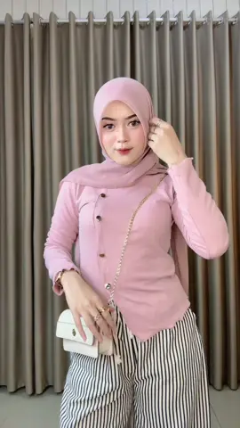 atasan knit pink🫰🏻✨💗  #atasan #knit #knitwear #ootdfashion #ootf 