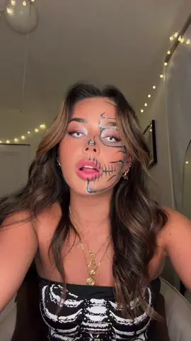 Final look for night 2 ☠️🩻 #rutgers #halloween #halloweekend #halloweencostume #costumeideas #skeleton #skeletonmakeup #skeletoncostume #rutgersuniversity #halloweenideas #halloweenmakeup #makeup #makeupinspo 