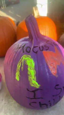 #halloween #halloween2025 #hocuspocus #ismellchildren #pumpkinpainting 