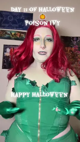 #31daysofhalloween #poisonivy #poisonivycosplay 