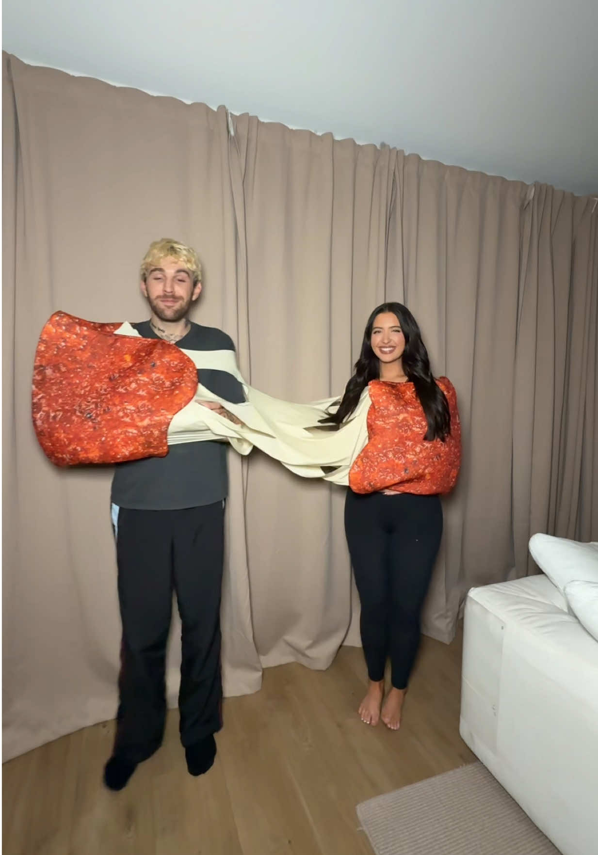 Not the be that cheesy couple @Chili’s Grill & Bar 😉 @Yung Bae #chilis #cheesepull #mukbang #couplescostume #halloween 