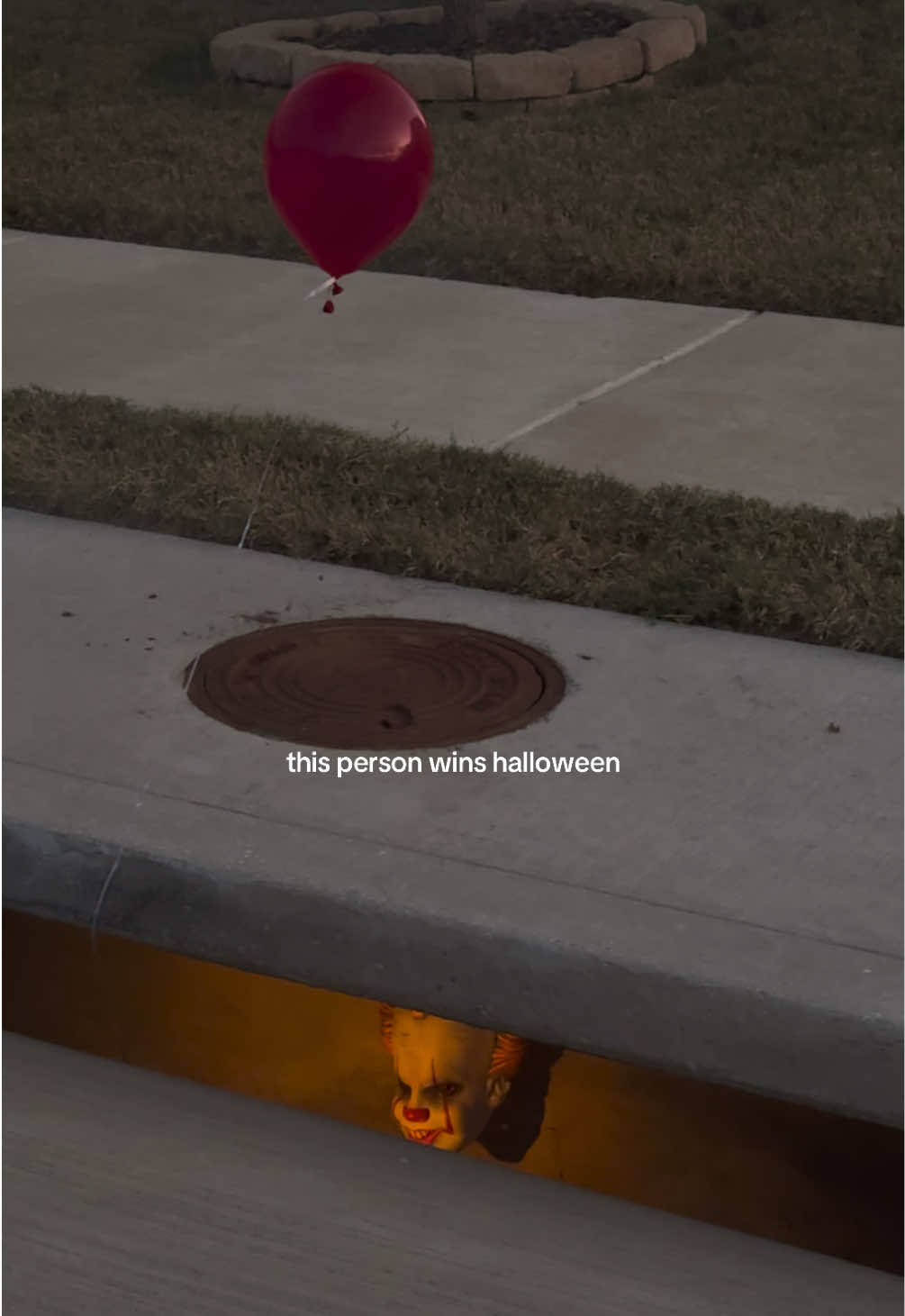 Pennywise made his reappearance for the second year in a row 🎈🤡 #fy #fyp #halloween #trickortreat #halloweendecor 