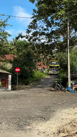 rahmaa coo💃💛 @tomi rahma nursyifa02 @mangyadiapriliastyle #huntingbus📸 #puterautama #rahmanursyifa #busmaniacommunity #huntingbasuri📸 