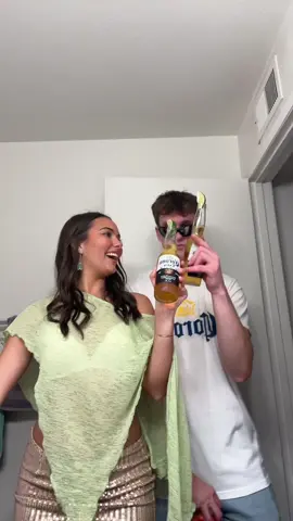 corona and lime!! 🍋‍🟩 #halloween #couplescostume #corona #lime 