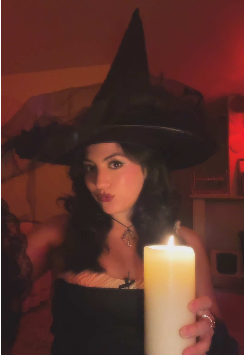 Happy halloweeeeeeeeeeen witches 