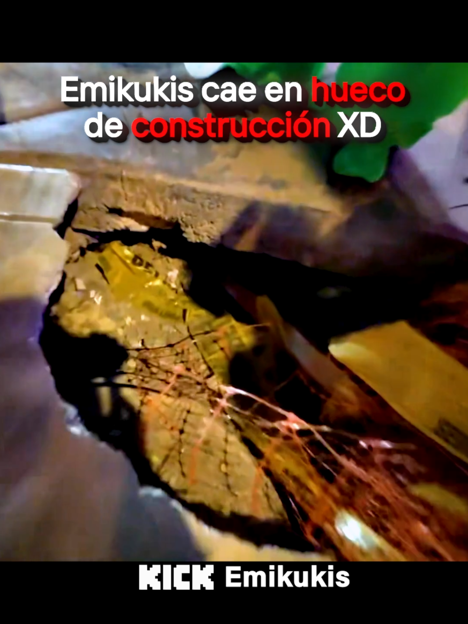 Casi hace la de Mario Bros 🗿 #Emikukis #Glogloking #disfraz #haloween #clips #stream #kickperu #parati #fyp