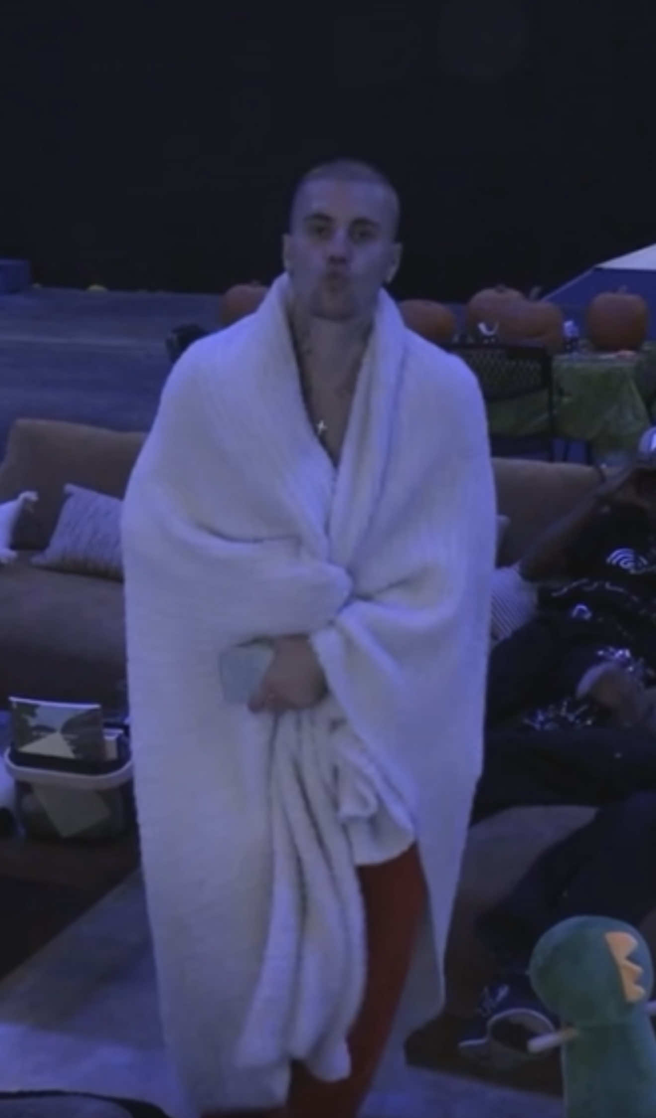 kisses from justin 💋💋💋 oh to be hailey #justinbieber #haileybieber #husband #wife #jackblues 