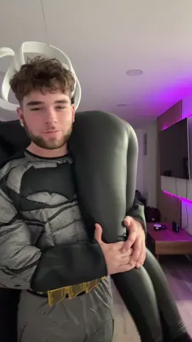 He def wanted to do this #catwoman #batman #halloween #couplecostumes @amg.Kado 