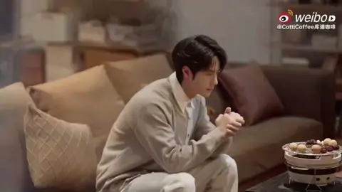 คนหล่อขายของแต่เช้า🥰😍💚💚💚 #WangYibo #หวังอี้ป๋อ 