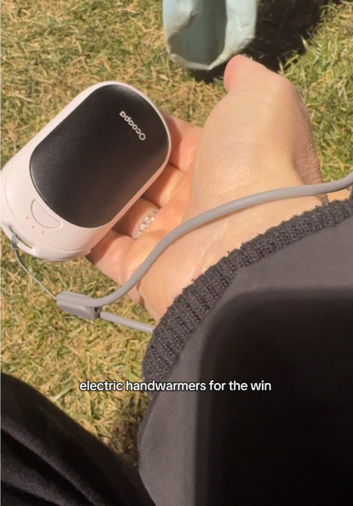 Hand warmers you can reuse again and again 🔥 A must for cold game nights #sportsmom #footballmom #sportstok #tiktokcreatorpicks #tiktokshopblackfriday 