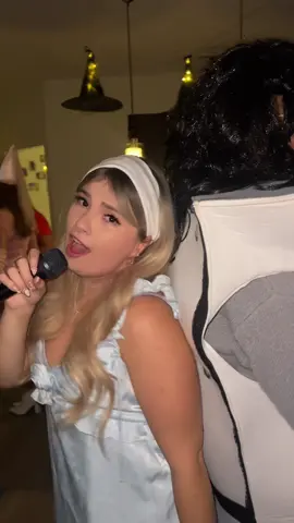 Sabrina + doodlebob = tier 1 duo  #sabrinacarpenter #sabrinaween #doodlebob #halloweenparty #orlandoflorida 