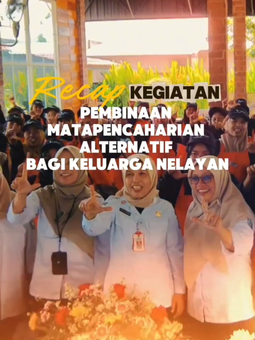 🌊 MEMBANGUN KESEJAHTERAAN KELUARGA NELAYAN 🌿 Dinas Perikanan Kabupaten Lumajang bersama Dinas Kelautan dan Perikanan Provinsi Jawa Timur terus berkomitmen meningkatkan kesejahteraan masyarakat pesisir melalui Pembinaan Mata Pencaharian Alternatif Bagi Keluarga Nelayan. Kegiatan ini menjadi langkah nyata untuk memperkuat ekonomi rumah tangga nelayan, terutama di luar musim melaut dengan membekali keterampilan baru melalui kewirausahaan dan diversifikasi usaha dalam pengolahan hasil perikanan🐟 ✨ Bersama, kita wujudkan keluarga nelayan yang berdaya, mandiri, dan sejahtera demi kemajuan pesisir Lumajang! #DinasPerikananLumajang #LumajangHebatBermartabat #LumajangEksotik #NelayanBerdaya #EkonomiMaju #PemberdayaanNelayan