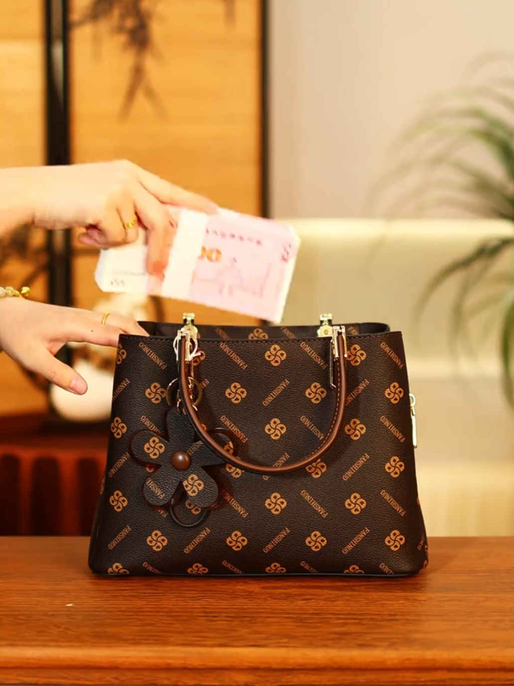 Túi Xách Công Sở Nữ Thời Trang Đính Hoa Da Nâu Thời Thượng Nhiều Ngăn Da Mềm #tuideocheo #tuideocheonu #tuixachquangchau #tuixachnuthoitrang #tuixachcongso 