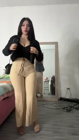 Sigan a @AngelicaPiku♡  tenemos que llegar 1k para hacer Lives 