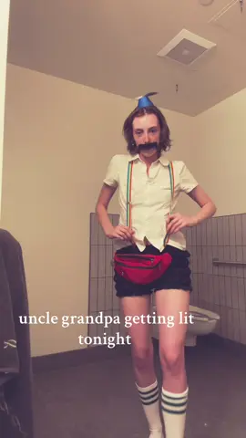 i’m in a dorm i’m not just standing in a bathroom with no shoes on i promise im clean #peaceandlove #goodmorning