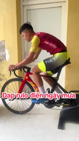 Mưa gió thế này mà ngứa chân thì chỉ có đạp rulo thôi kể ra có con rulo này cũng tiện mưa vẫn đạp được #nesto #phuongvanxedap #dapxe 