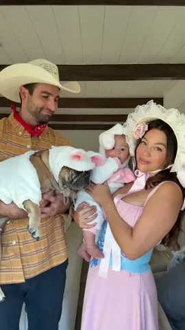 a very cute flock i might add #littlebopeep #bopeep #babysfirsthalloween 