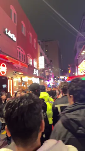 Halloween Celebration in Itaewon 2025 🇰🇷 October 31, 11:00 PM  #Halloween2025 #seoulkorea #seoultravel #seoul #itaewon #halloweenparty #highlights #SouthKorea #korea #itaewonhalloween