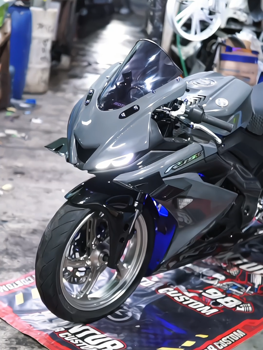 Fresh ✨ @bengkel_guntur #r15v3 #r15v3modifikasi #vrossimamba #r15ganteng 