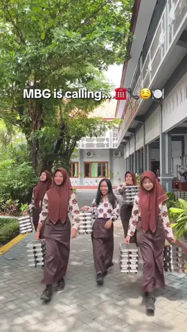 ambil mbg cosplay jadi model 🤭😆😚    #kontenmbg #sppgjetislamongan #badangizinasional #smadalamongan 